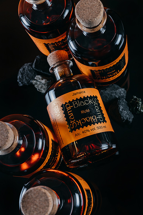 blendovaný jamajský rum Black Stamp Rum