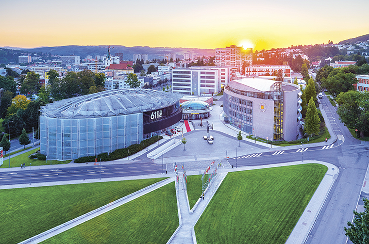 Kongresové a univerzitní centrum, 2006–2010, architekti: Eva Jiřičná a AI Design